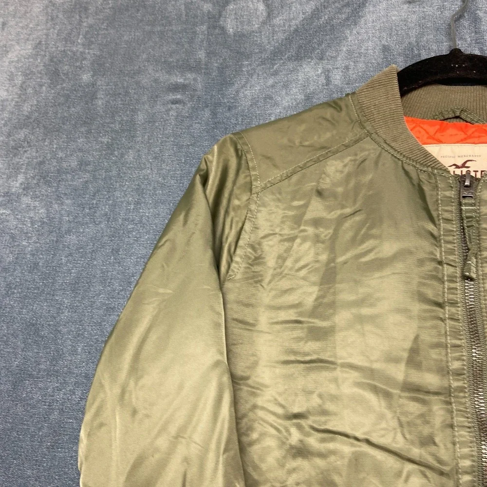 Hollister Bomber Jacket Mens Medium Green Quilted Lined Long Sleeve Full Zip